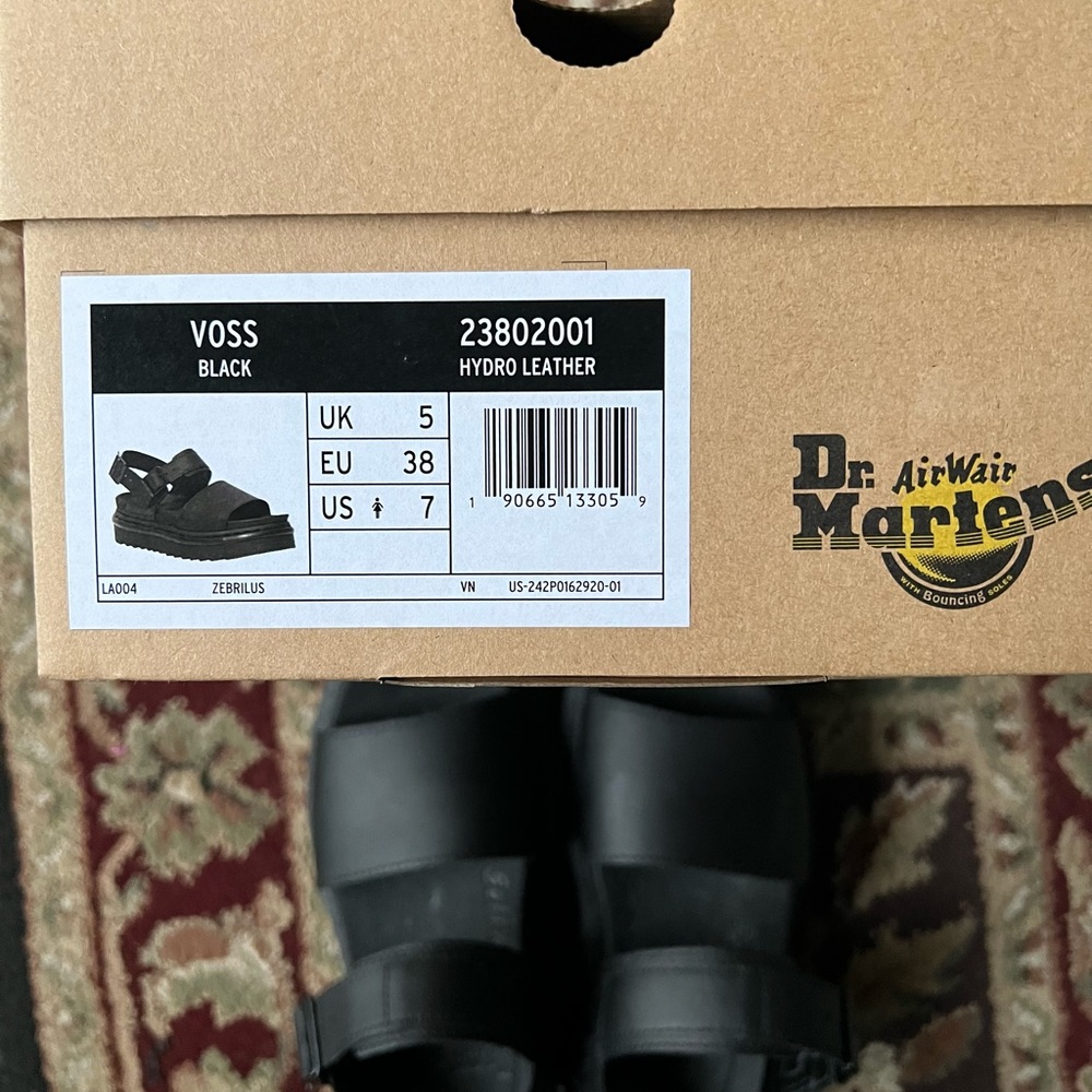 Dr. Martens Hydro Leather Voss Sandals Women’s US Size 7 (only worn 3x)